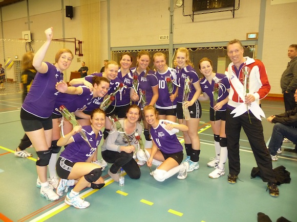 VoCASA volleybal Nijmegen Dames 7 2013-2014 Kampioen_580pix