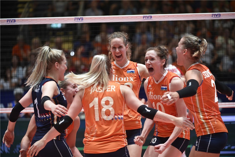 server Instrument diepvries Oranje Dames 28, 29 en 30 mei Apeldoorn - VoCASA volleybal Nijmegen
